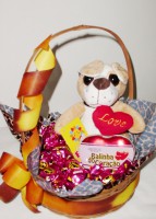 CESTA DE BOMBONS COM PELÚCIA